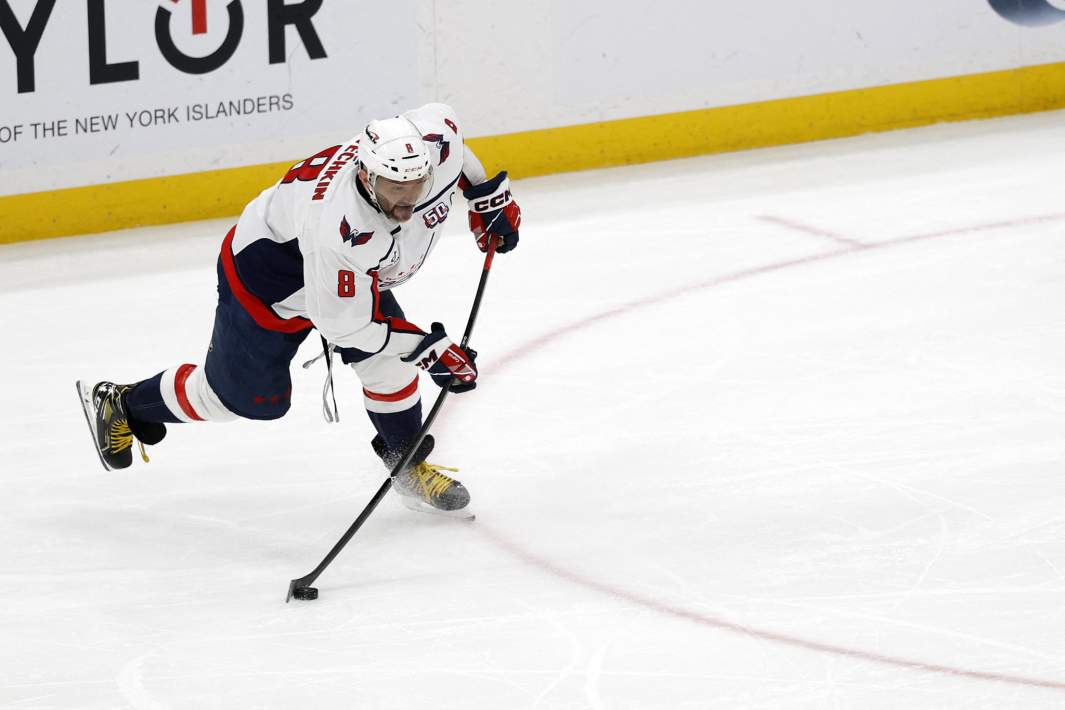 Исторический момент в мире хоккея: Овечкин обошел великого Гретцки